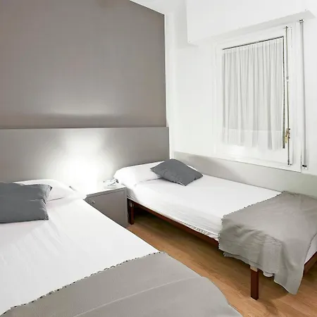 Sant Jordi Apartments Sagrada Familia Barcellona Esterno foto